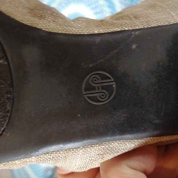 Slip ons - Picture 3 of 4